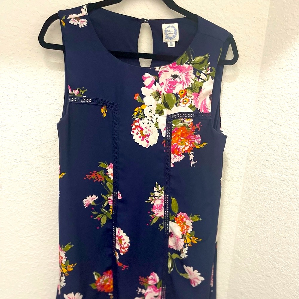 🌸 Navy Floral Midi Dress✨Effortlessly Chic – Size M